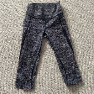 Lululemon Black White Mesh Crop Legging Size 4